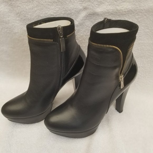 Posh all leather designer booties with faux zipper . - Picture 3 of 8